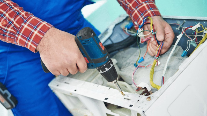 Erenler Eminçelik Eminçelik çamaşır makinesi kart tamiri – Su almama arızası orijinal parça ile giderildi. - Teknik servis örneği